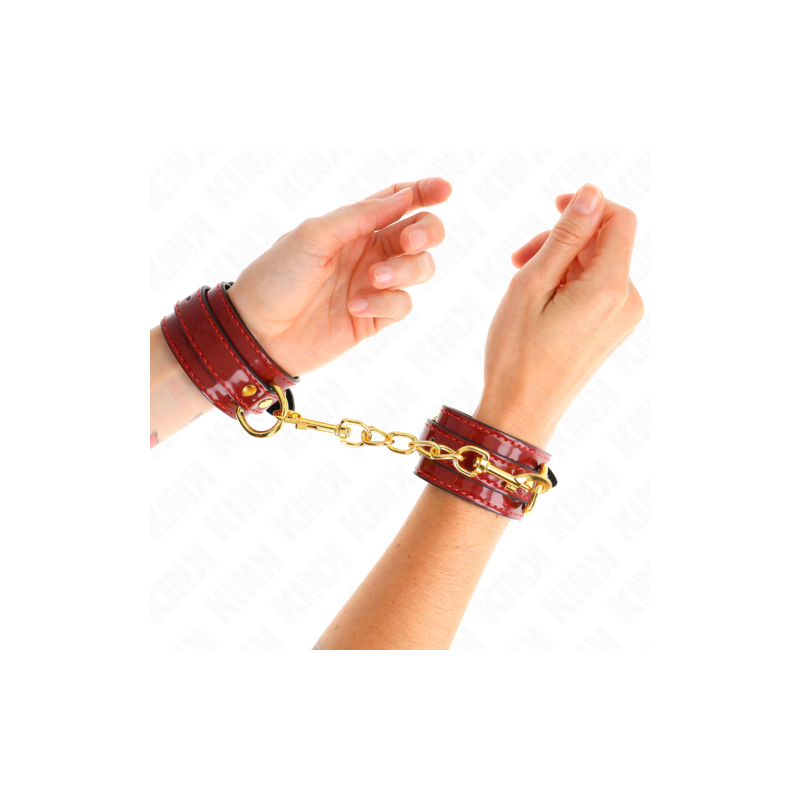 Bracelets rouges Joanna Angel chaine dorée Kink